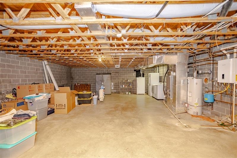143 MOORCLIFFE LN