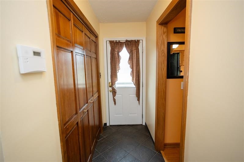 143 MOORCLIFFE LN