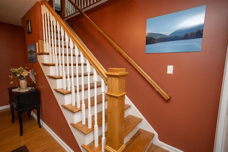143 MOORCLIFFE LN