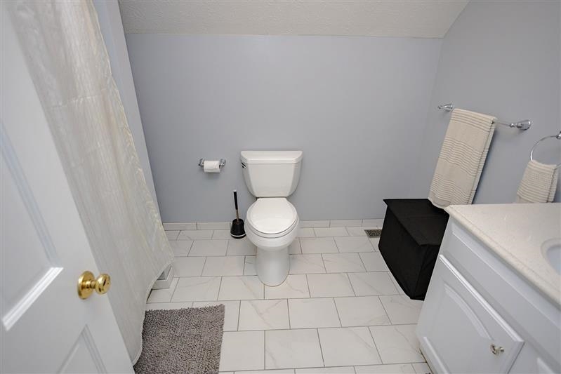 143 MOORCLIFFE LN