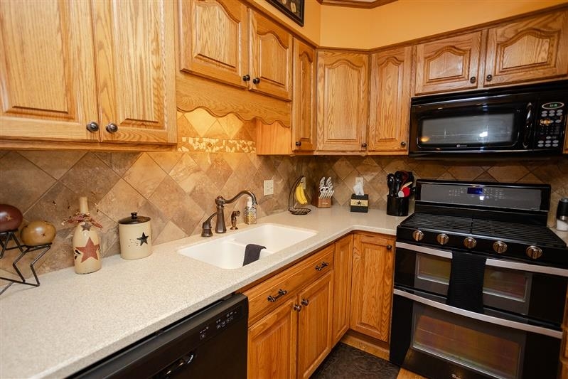 143 MOORCLIFFE LN
