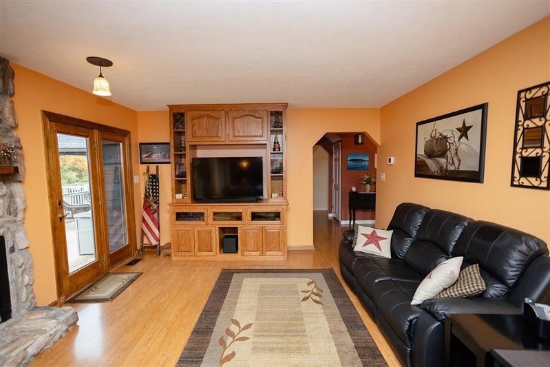 143 MOORCLIFFE LN