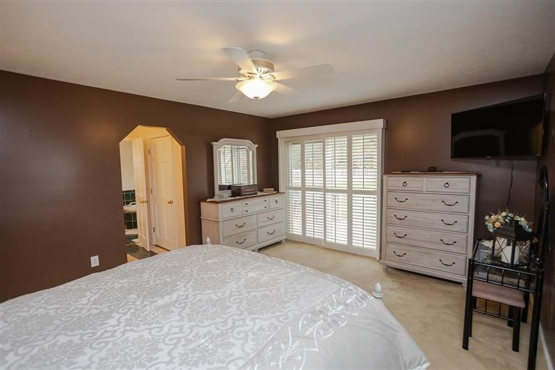 143 MOORCLIFFE LN