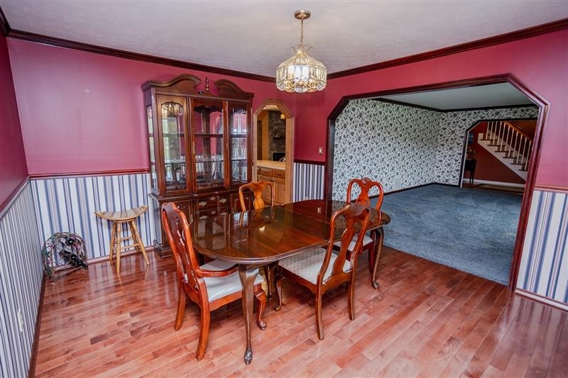 143 MOORCLIFFE LN
