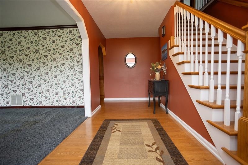143 MOORCLIFFE LN
