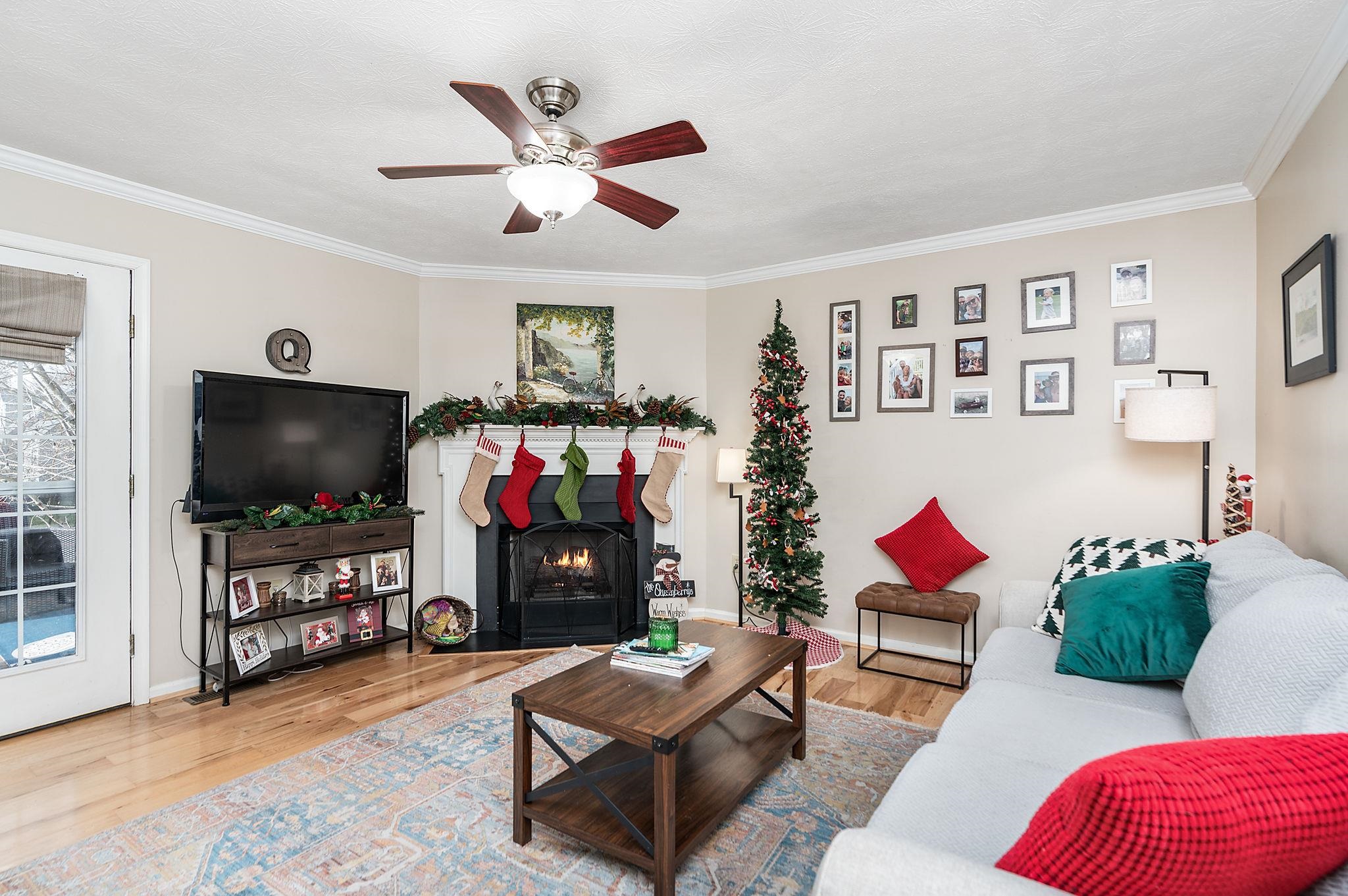 3 LINDBURGH DR