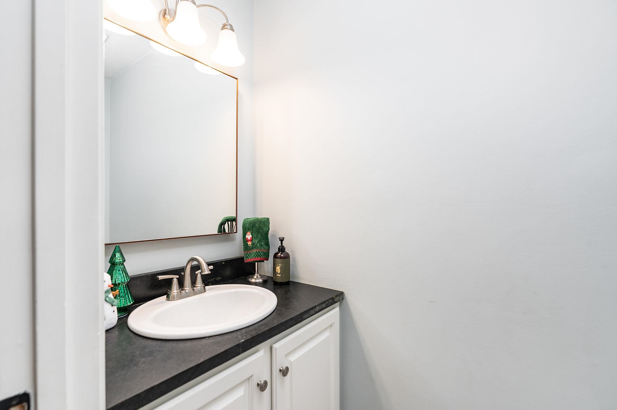 3 LINDBURGH DR