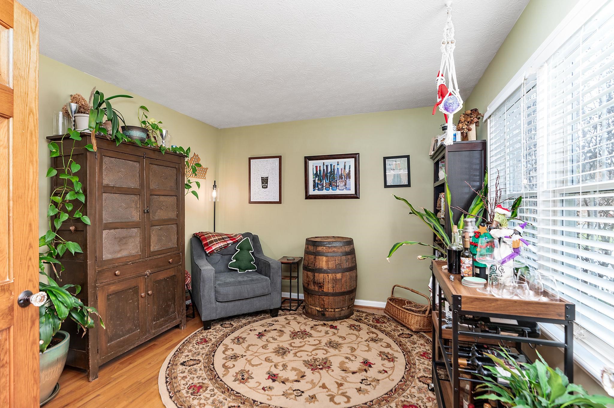 3 LINDBURGH DR