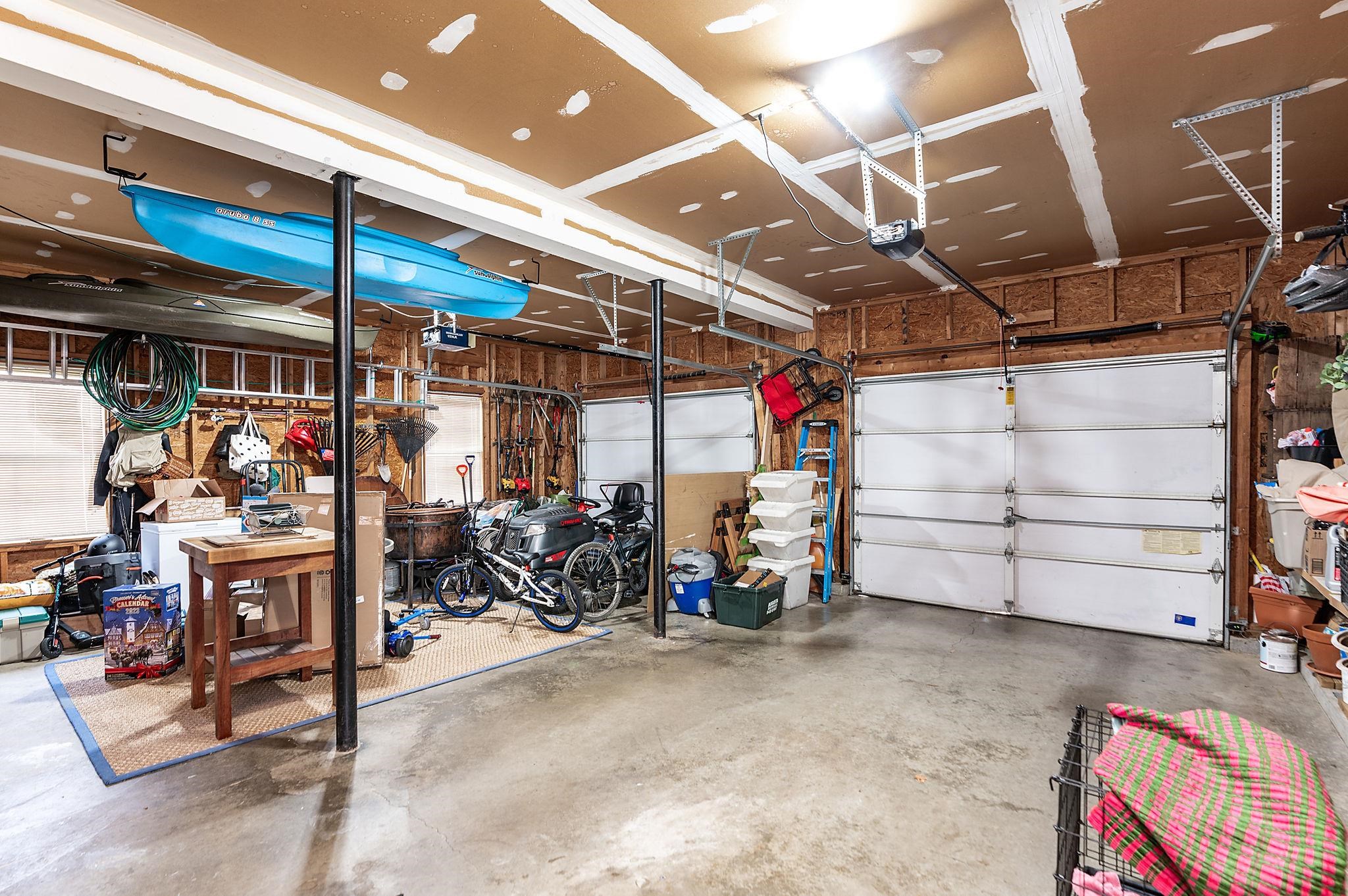 3 LINDBURGH DR