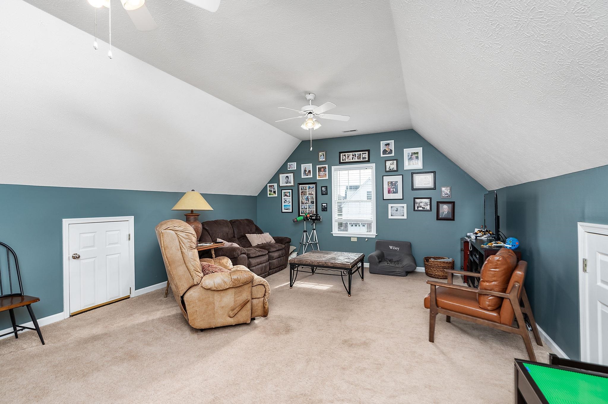 3 LINDBURGH DR