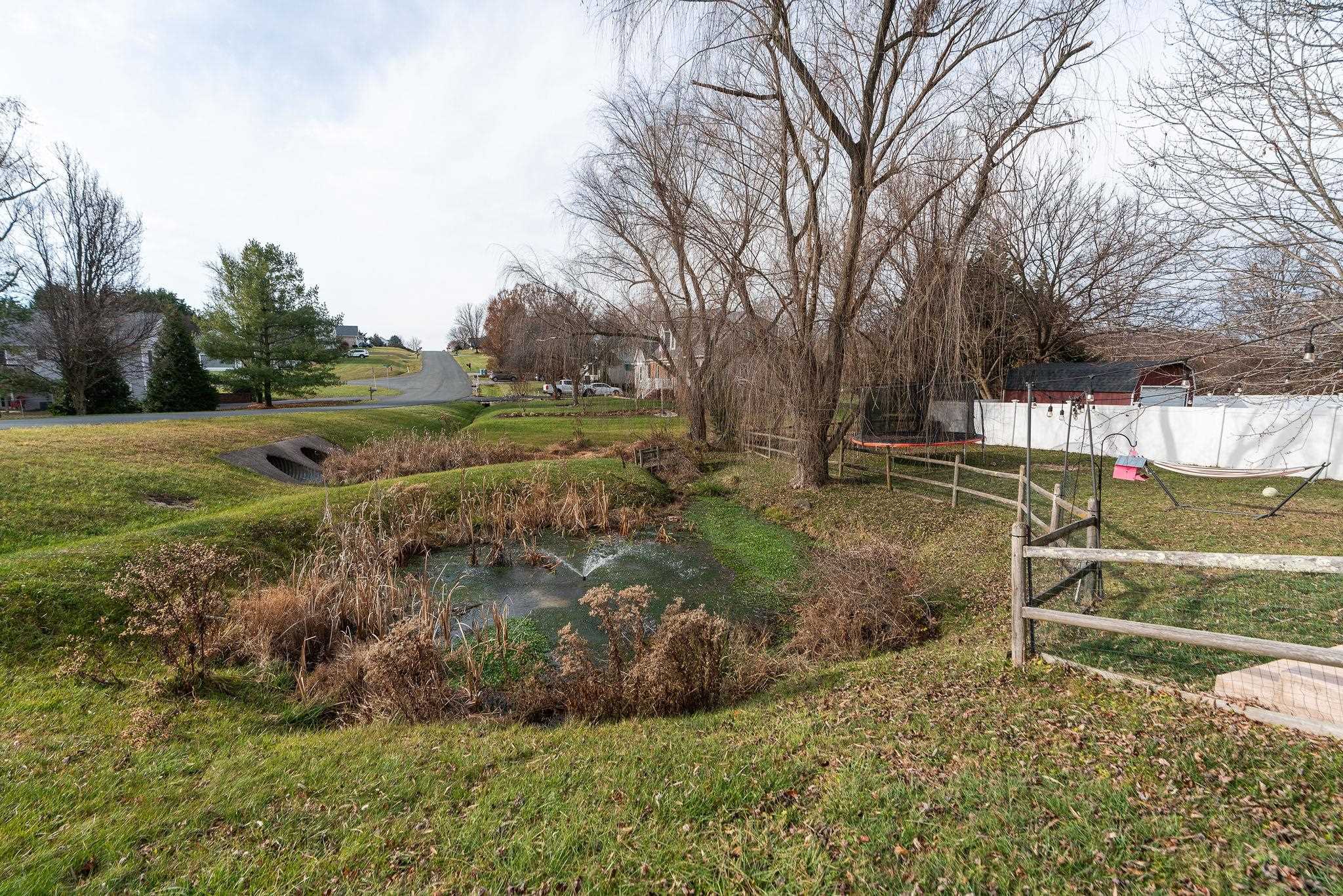 3 LINDBURGH DR