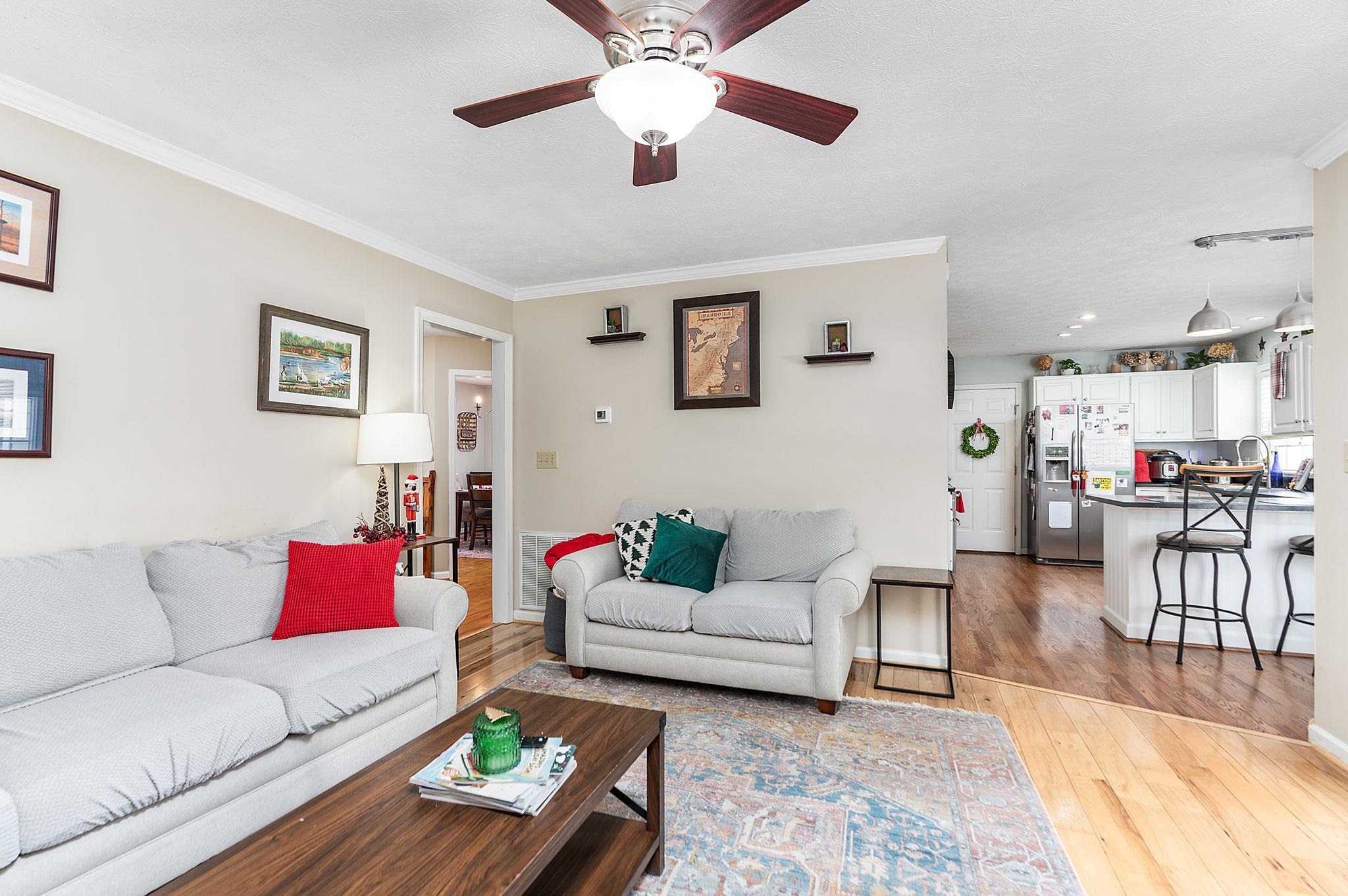 3 LINDBURGH DR