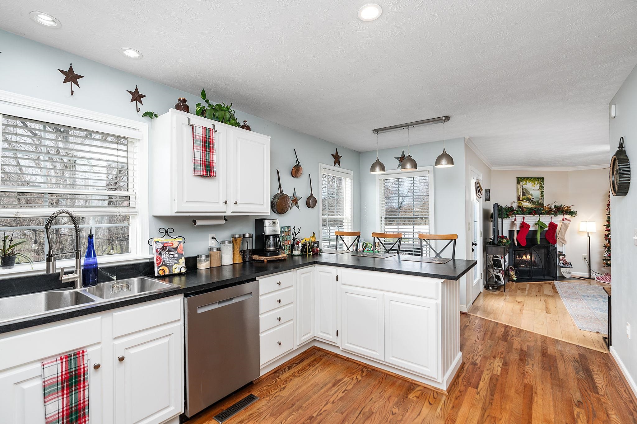 3 LINDBURGH DR