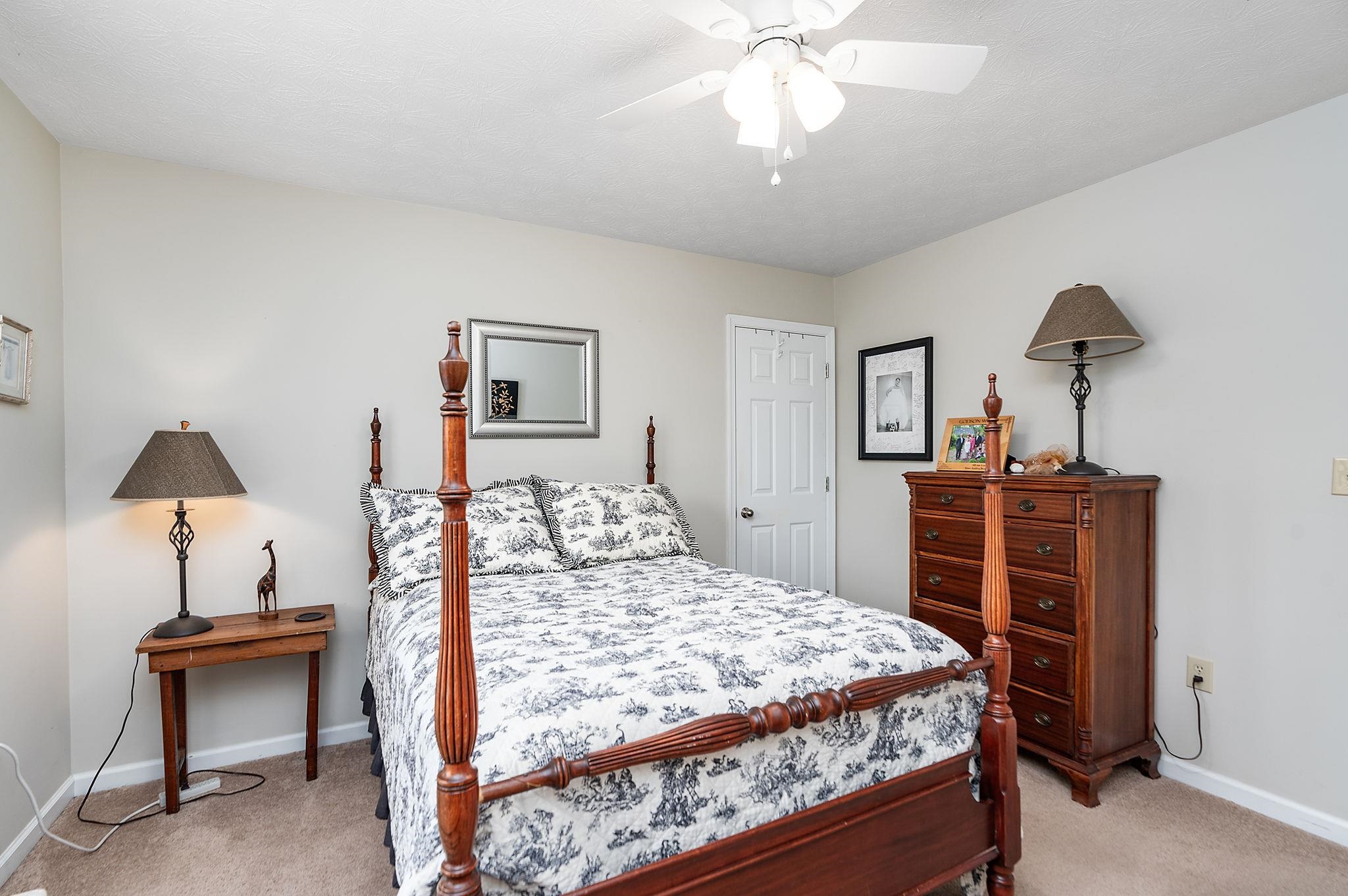 3 LINDBURGH DR
