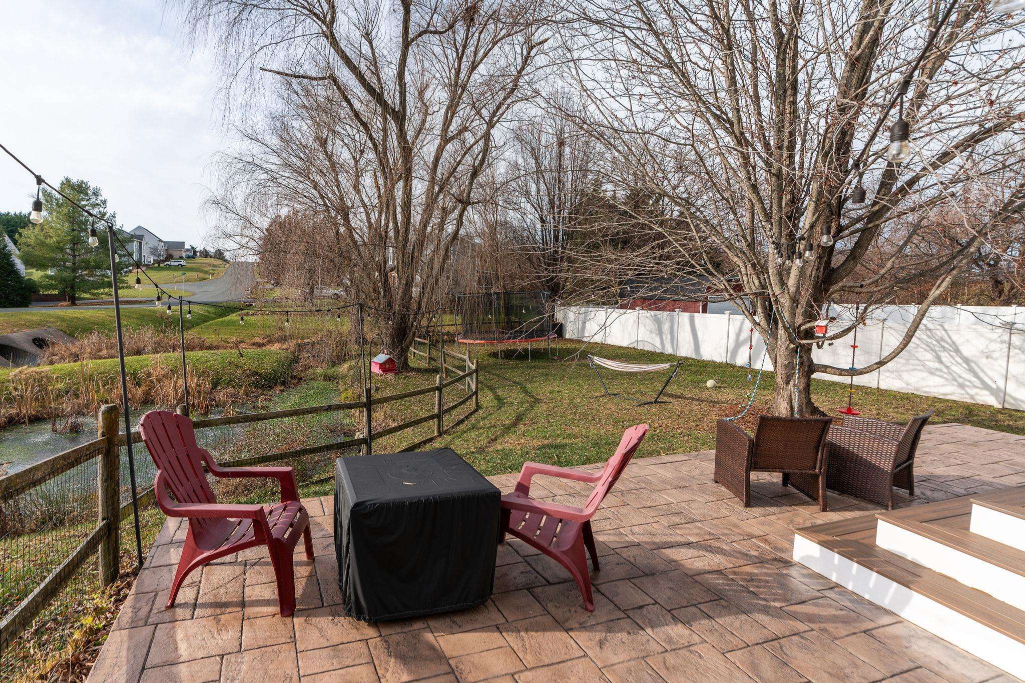 3 LINDBURGH DR