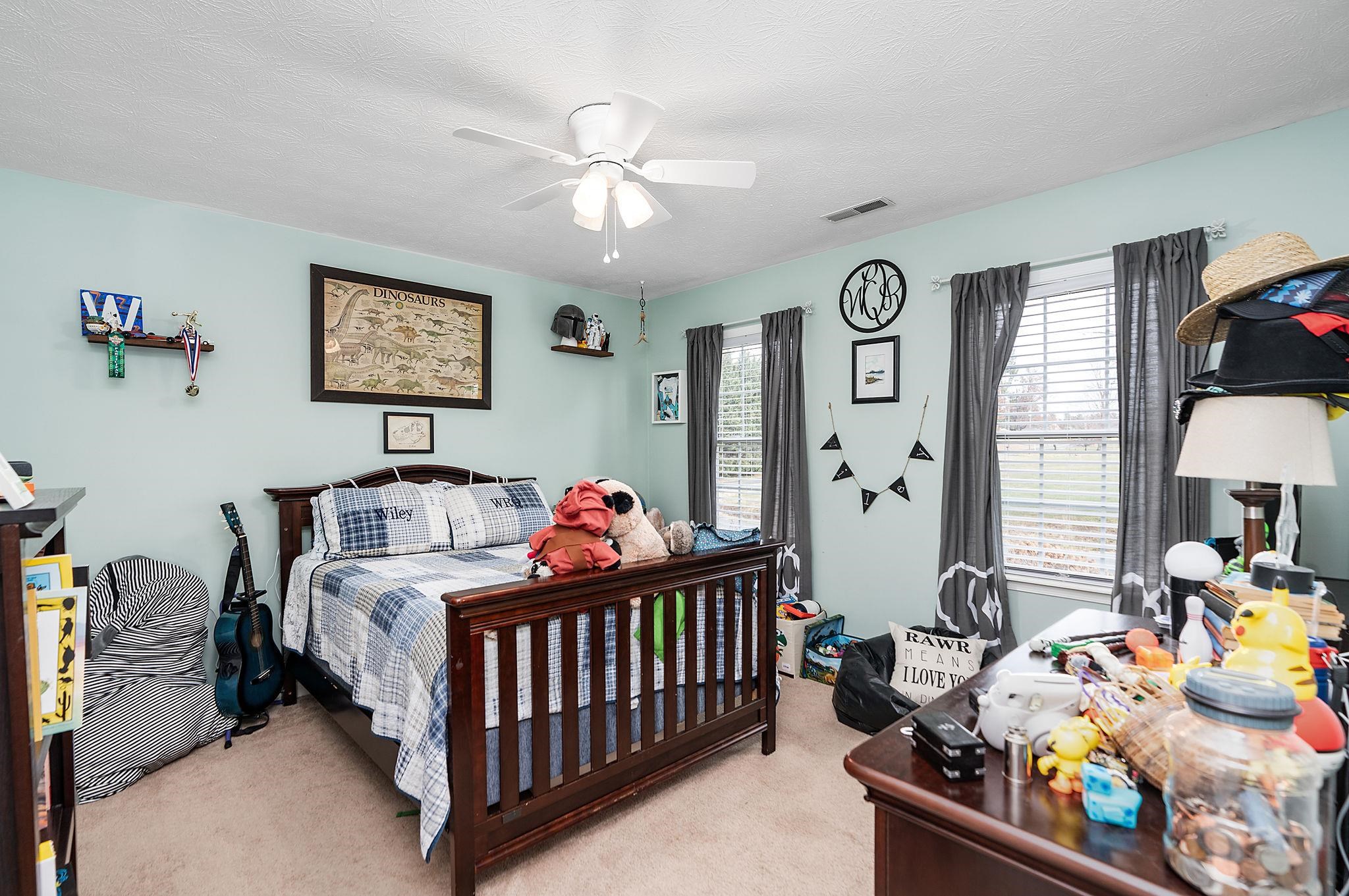 3 LINDBURGH DR