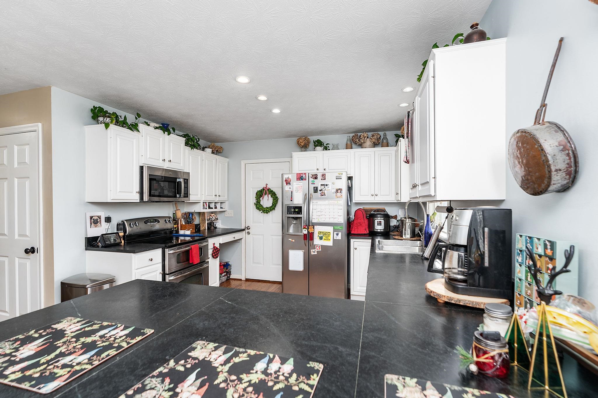 3 LINDBURGH DR