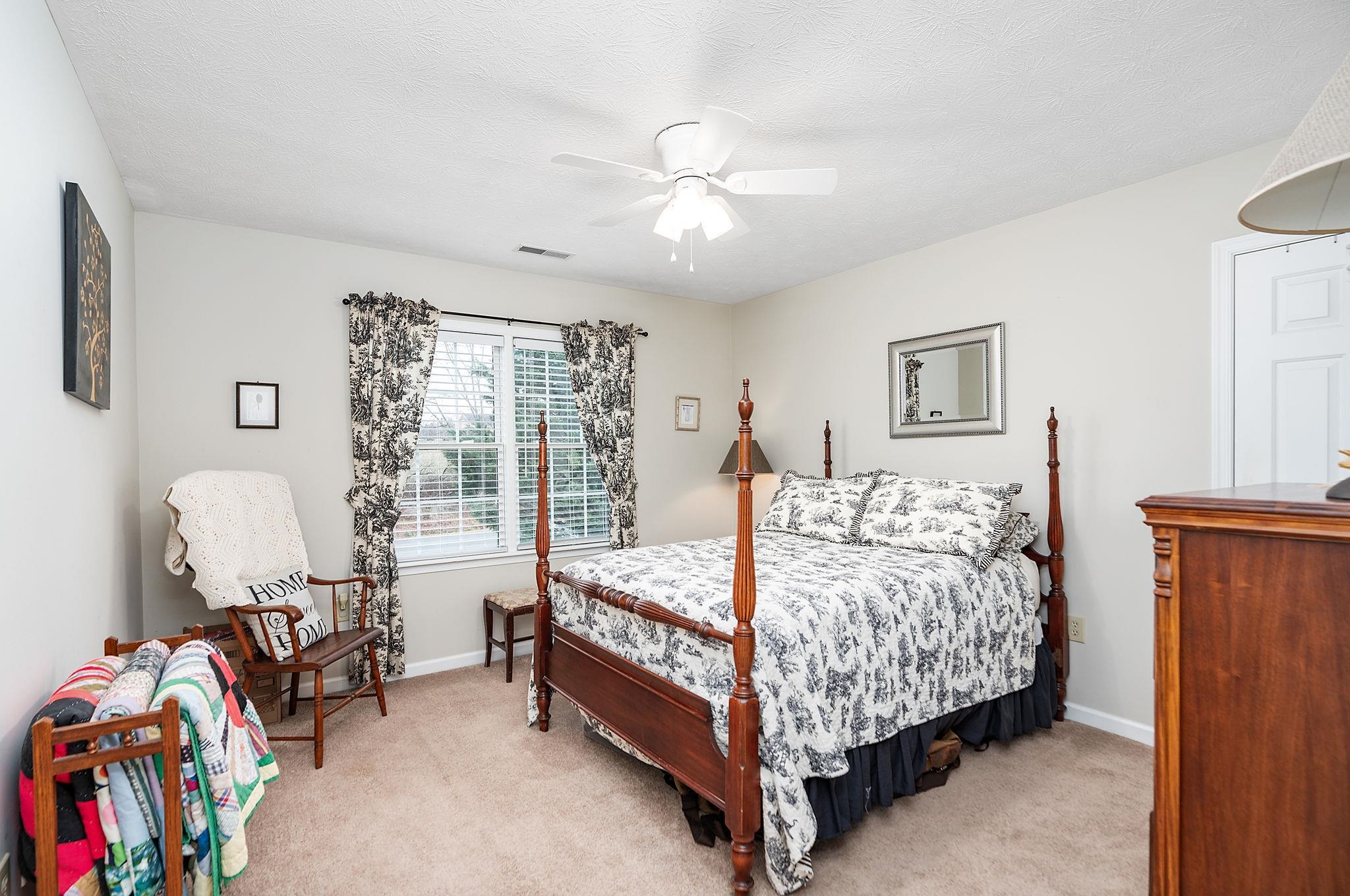 3 LINDBURGH DR