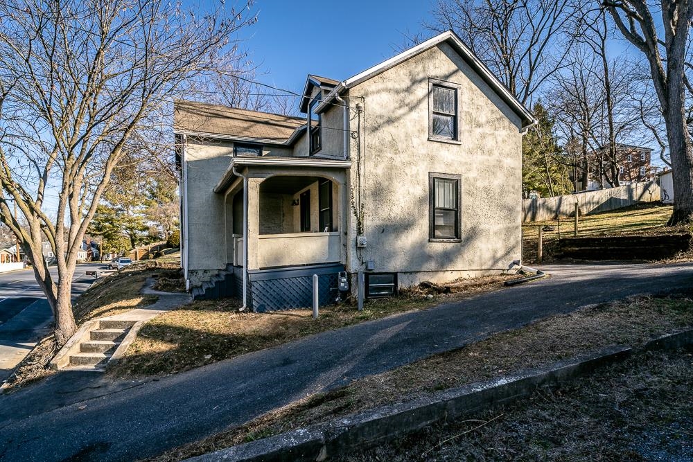 1109 SPRING HILL RD