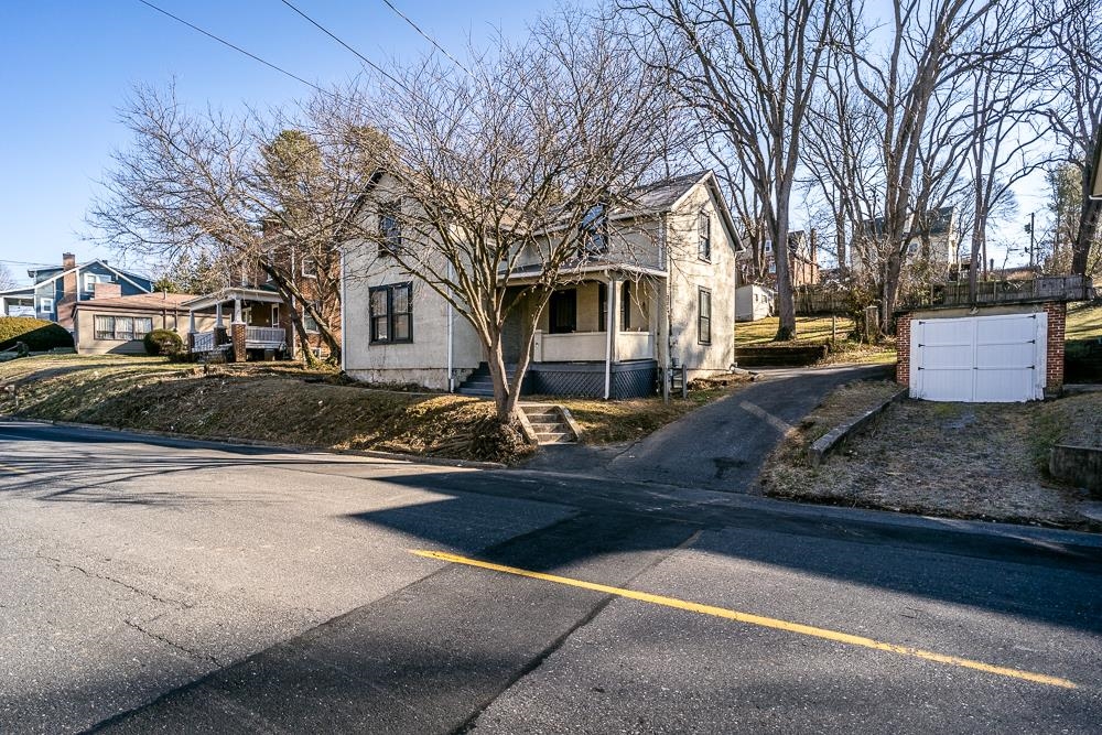 1109 SPRING HILL RD