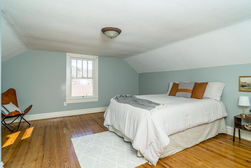1109 SPRING HILL RD