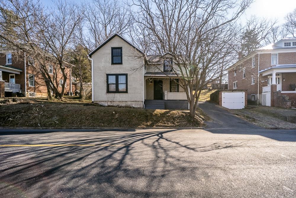 1109 SPRING HILL RD