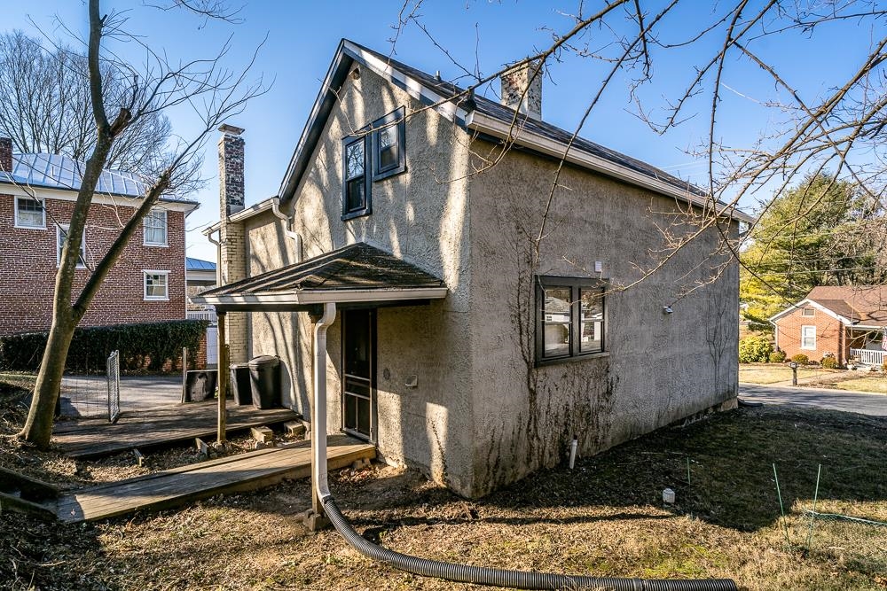 1109 SPRING HILL RD