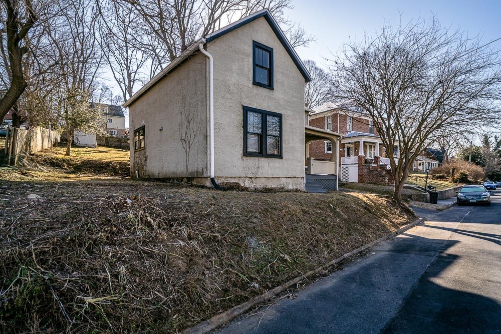 1109 SPRING HILL RD