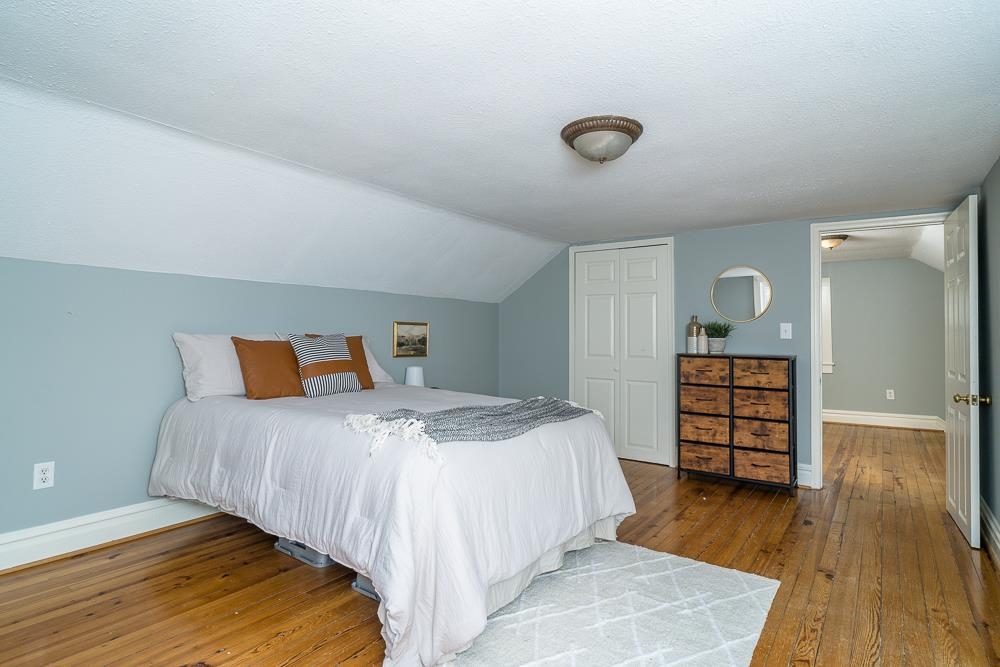1109 SPRING HILL RD