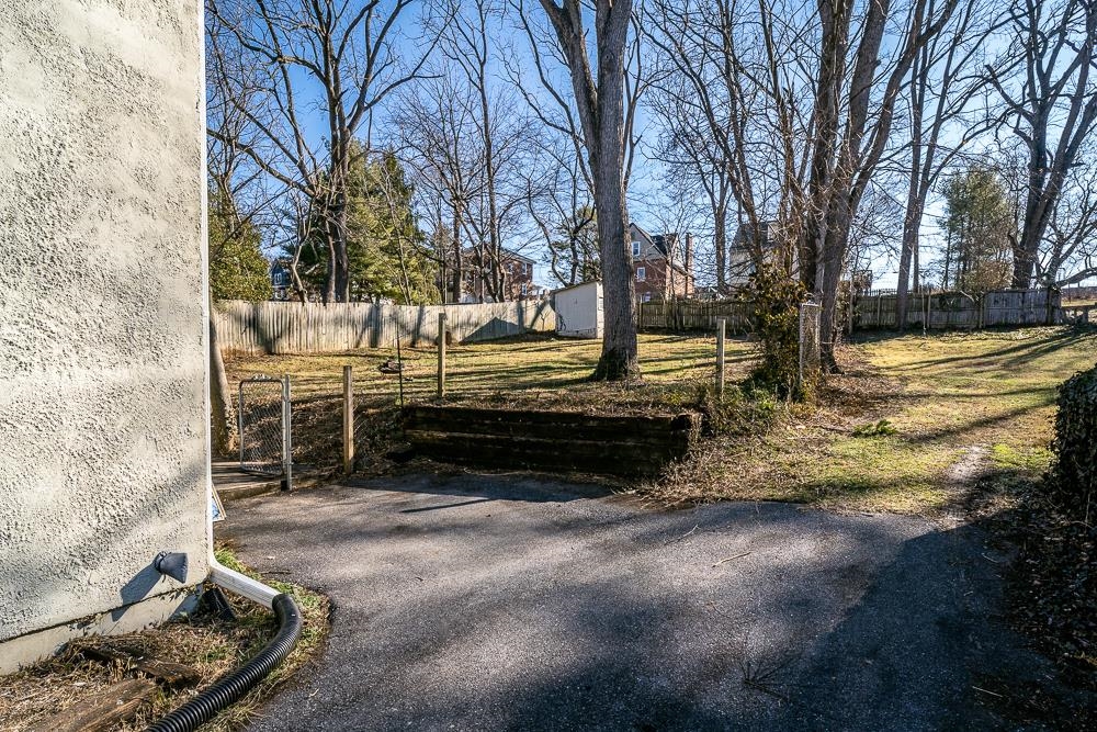 1109 SPRING HILL RD