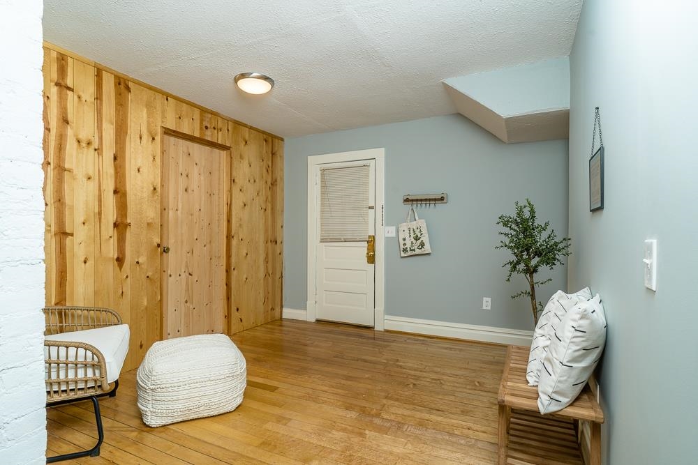 1109 SPRING HILL RD