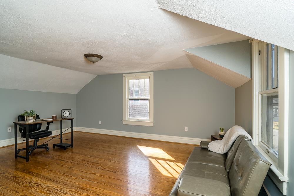 1109 SPRING HILL RD