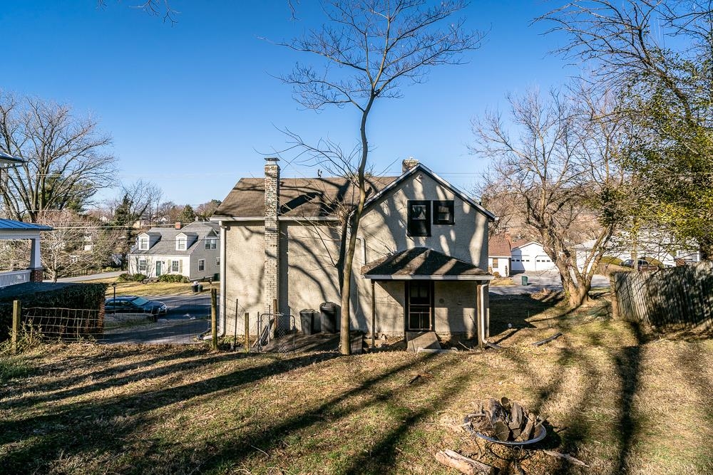 1109 SPRING HILL RD