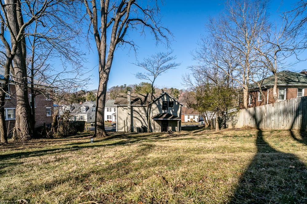1109 SPRING HILL RD