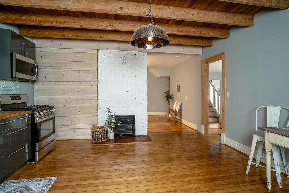 1109 SPRING HILL RD