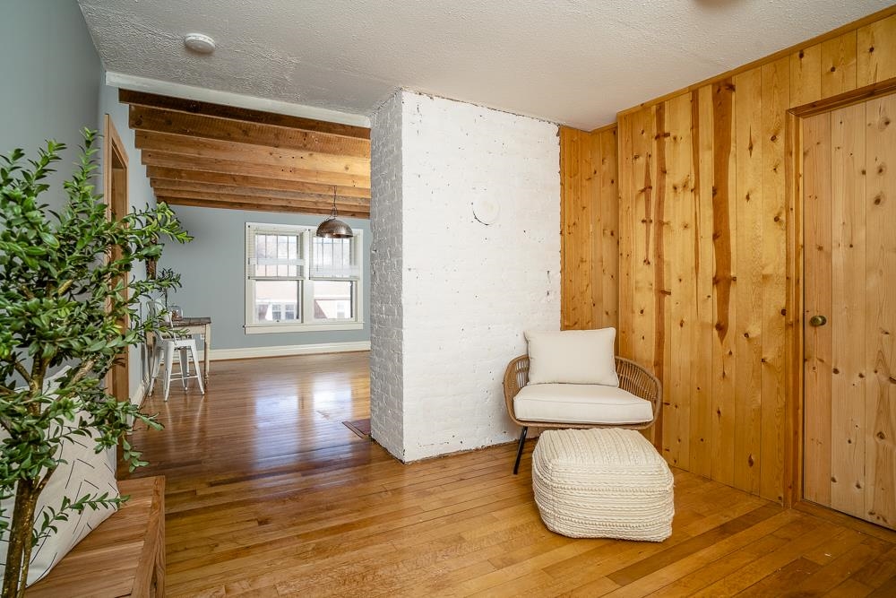 1109 SPRING HILL RD