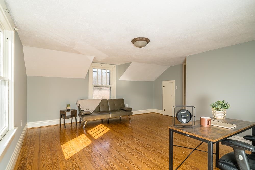 1109 SPRING HILL RD