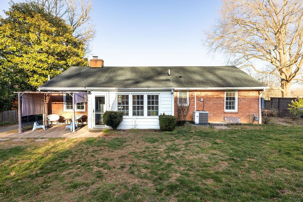 1024 WARWICK DR