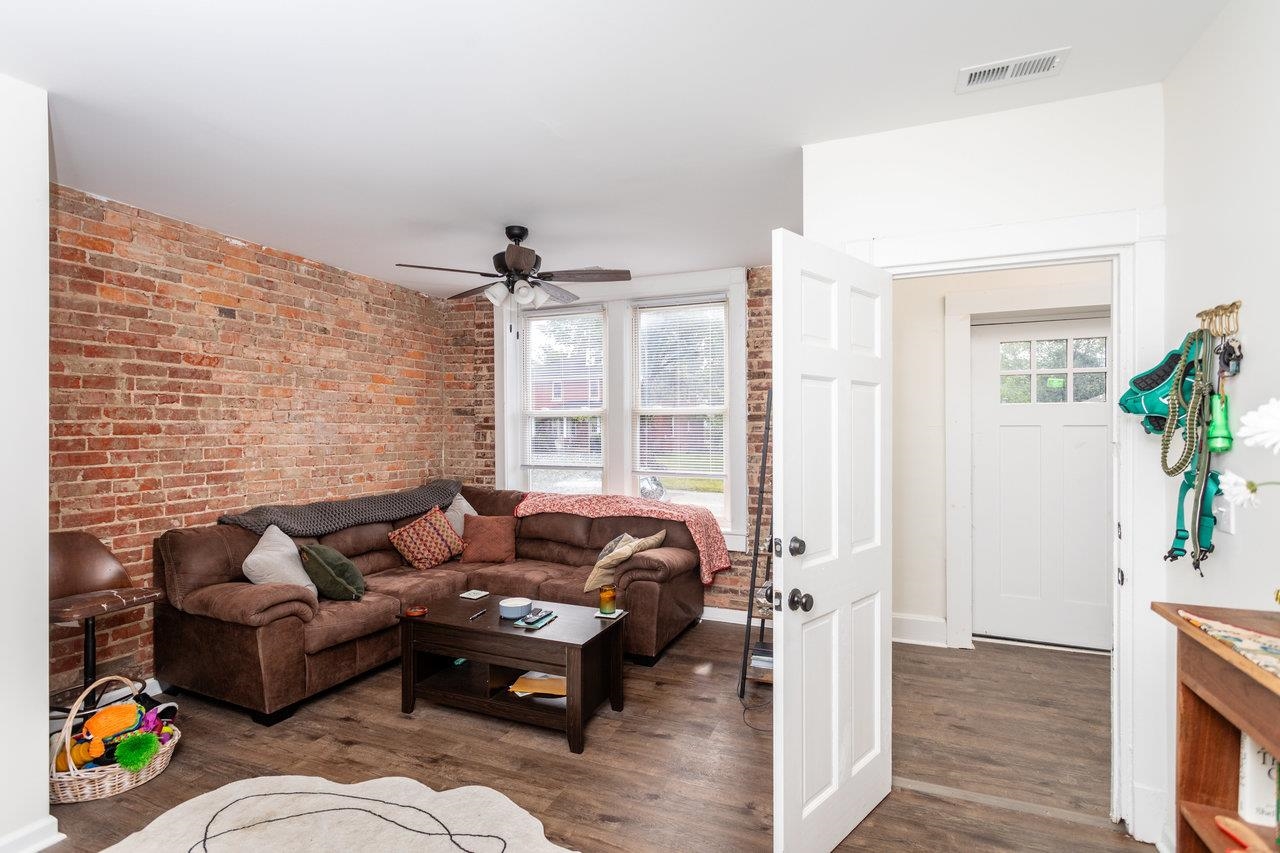 253 N AUGUSTA AVE