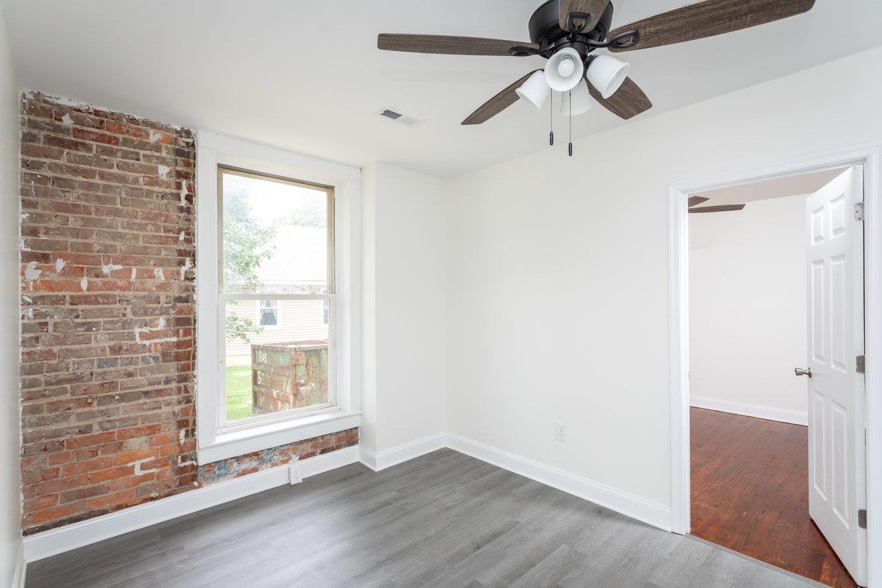 253 N AUGUSTA AVE
