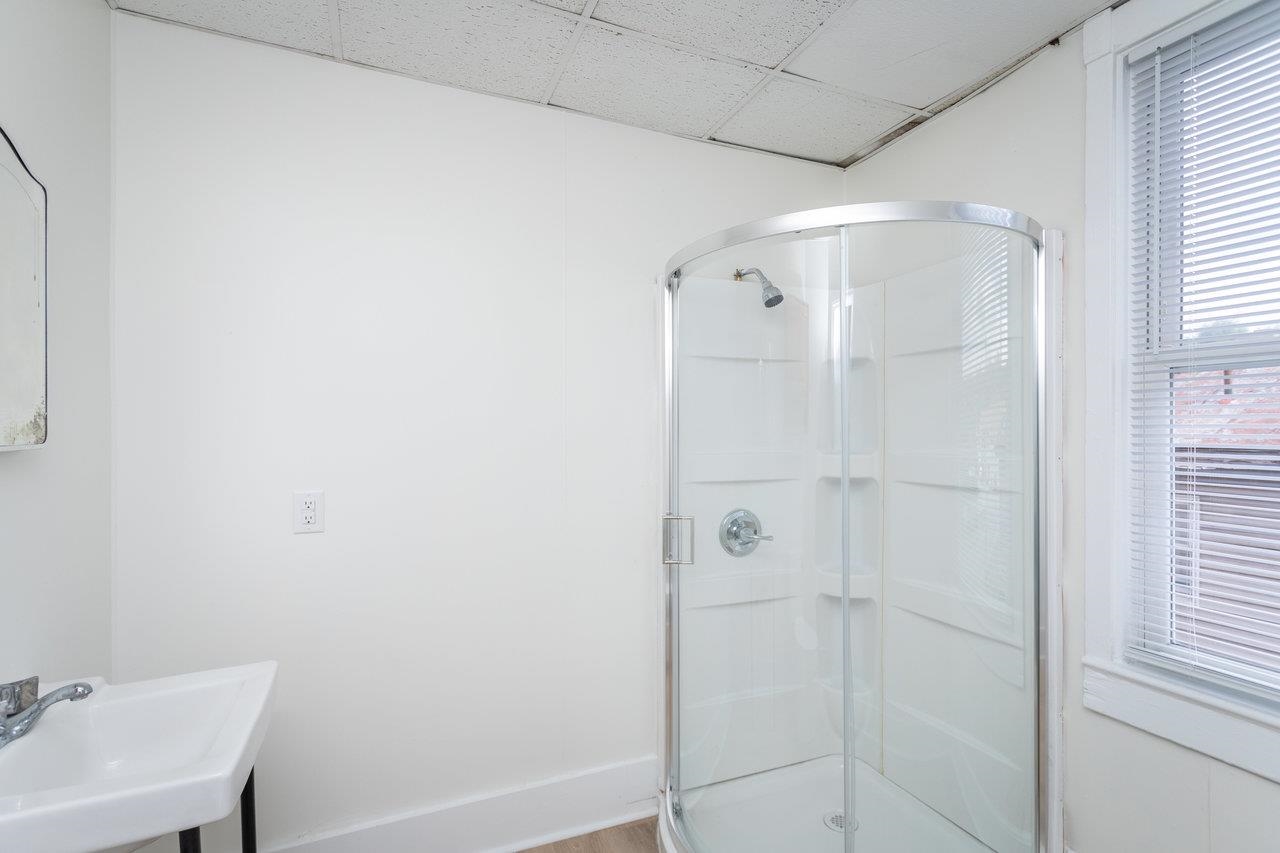 253 N AUGUSTA AVE