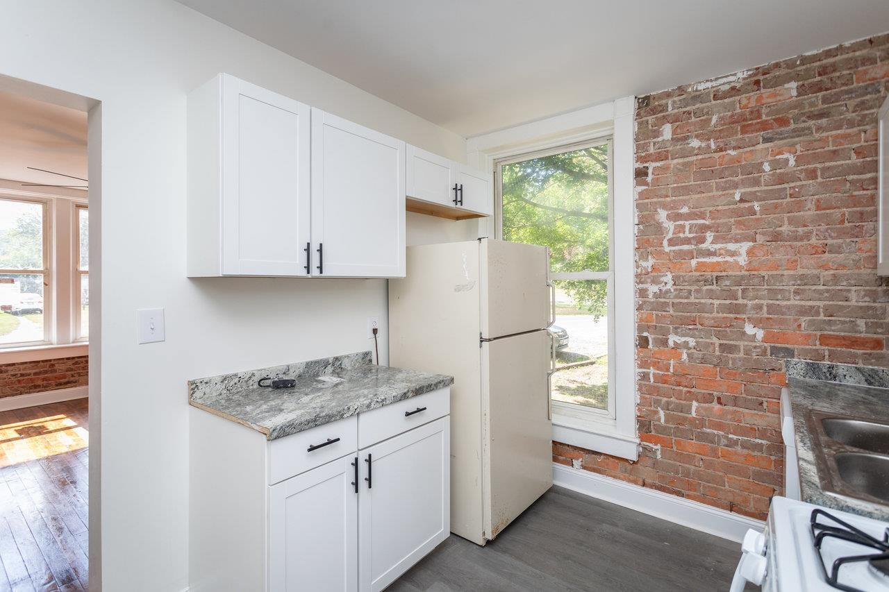 253 N AUGUSTA AVE