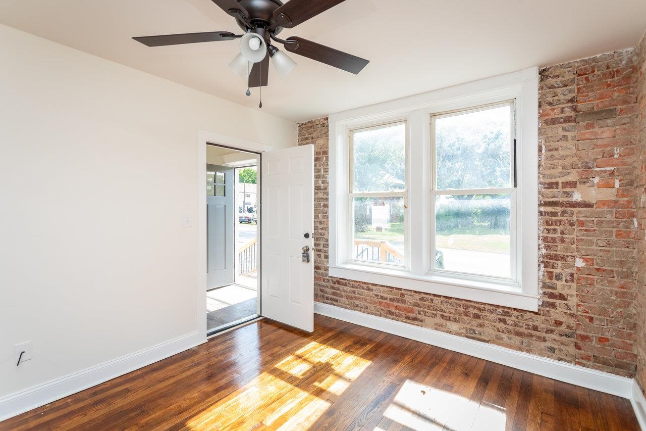 253 N AUGUSTA AVE
