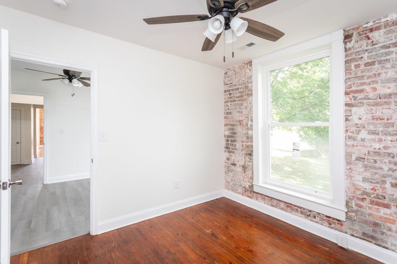 253 N AUGUSTA AVE