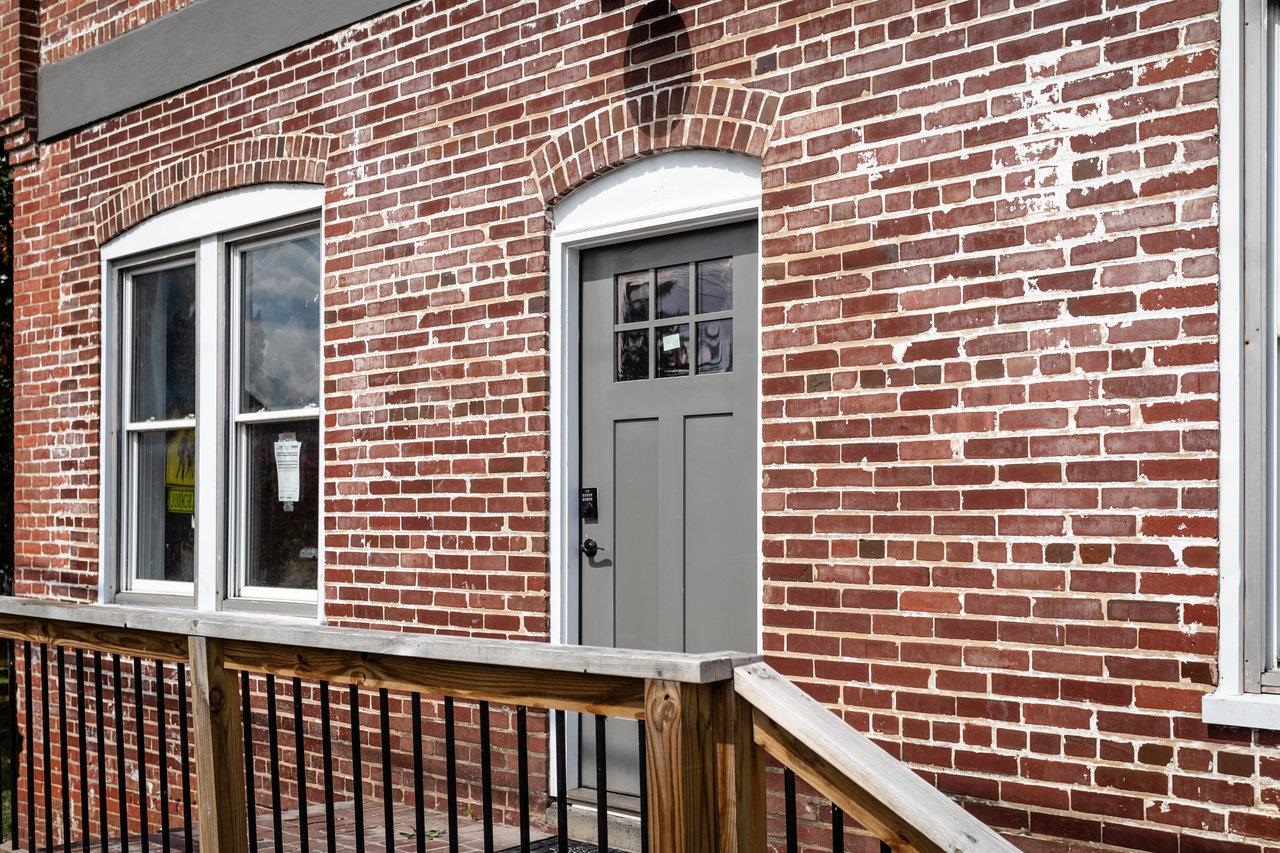 253 N AUGUSTA AVE