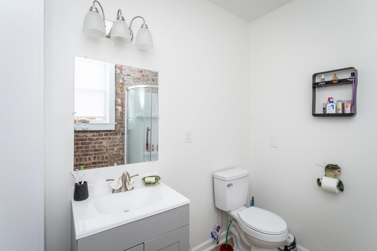 253 N AUGUSTA AVE