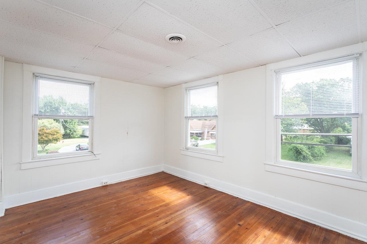 253 N AUGUSTA AVE