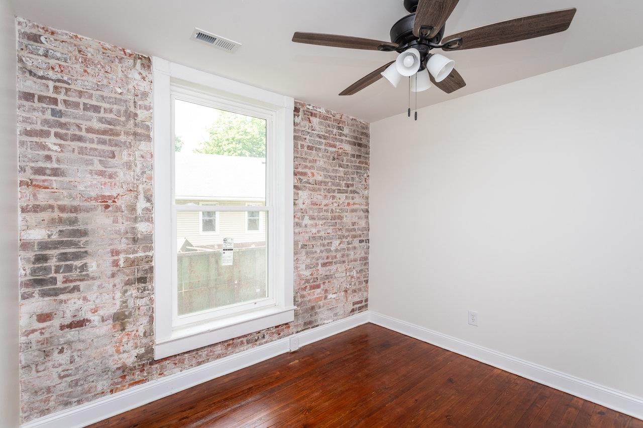 253 N AUGUSTA AVE