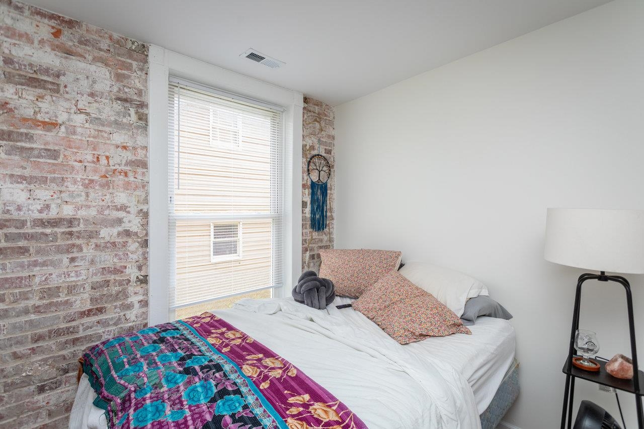 253 N AUGUSTA AVE