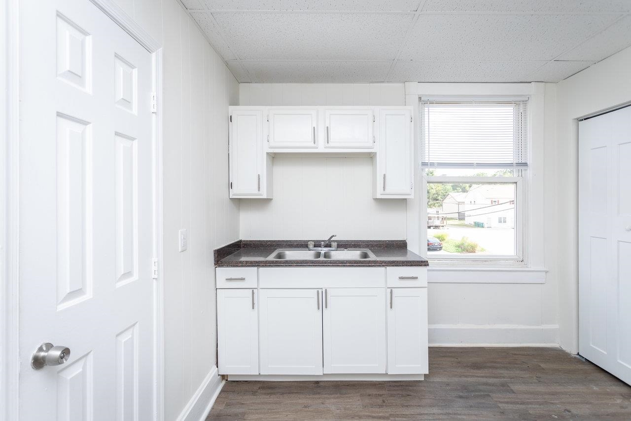 253 N AUGUSTA AVE